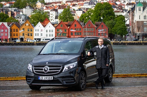 Premium Mercedes minivan providing private transfer service between Flåm and Bergen - Jandis